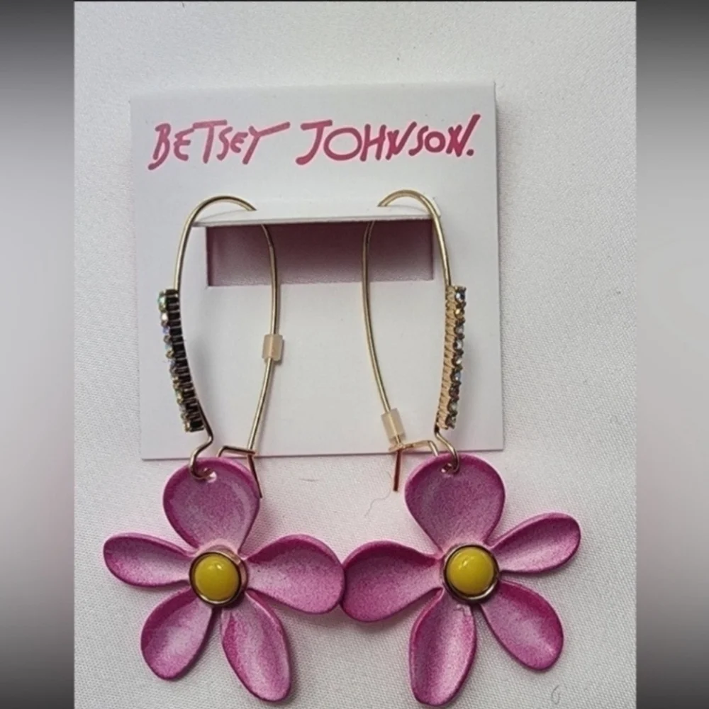 🌸▪️BETSEY JOHNSON ▪️Daisy Flower Pink Petals & Yellow Centers Dangle Earrings